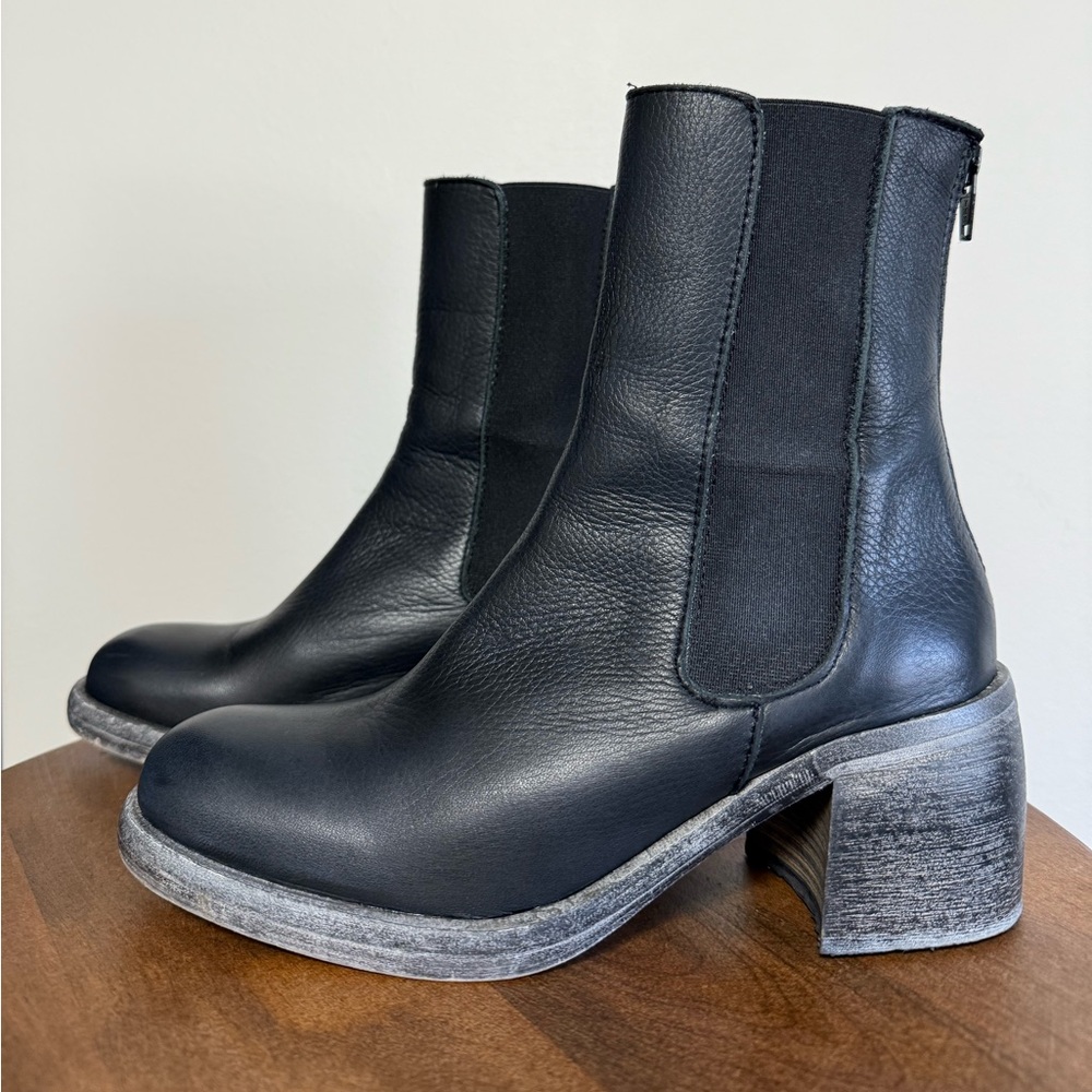 SOLD!! Free People Essential Chelsea Boots